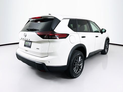 Used 2024 Nissan Rogue S AWD/4WD image 9