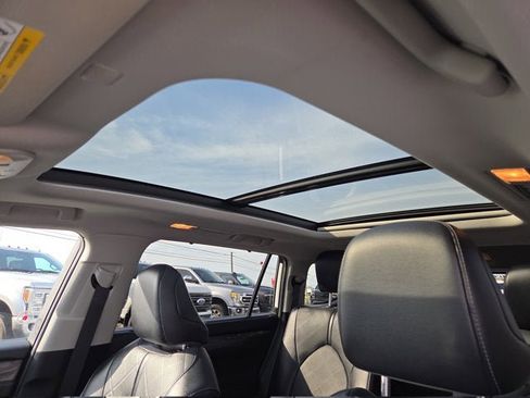 Used 2022 Toyota Highlander Limited image 9