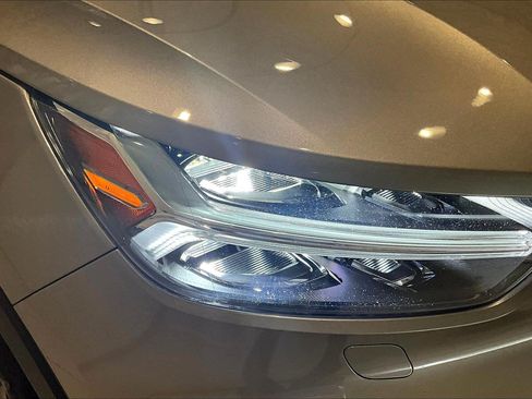 Used 2021 Volvo XC40 T4 Inscription FWD image 30