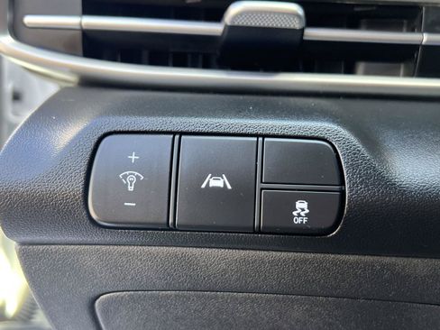 Certified 2023 Hyundai Elantra Limited w/ Preferred Accessory Package FWD image 31