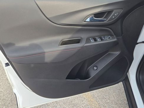 Used 2023 Chevrolet Equinox RS image 19