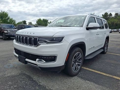 Used 2022 Jeep Wagoneer Series III AWD/4WD image 3