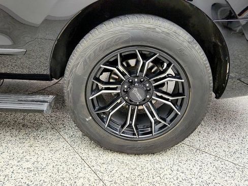Used 2023 Lincoln Navigator Reserve AWD/4WD image 9