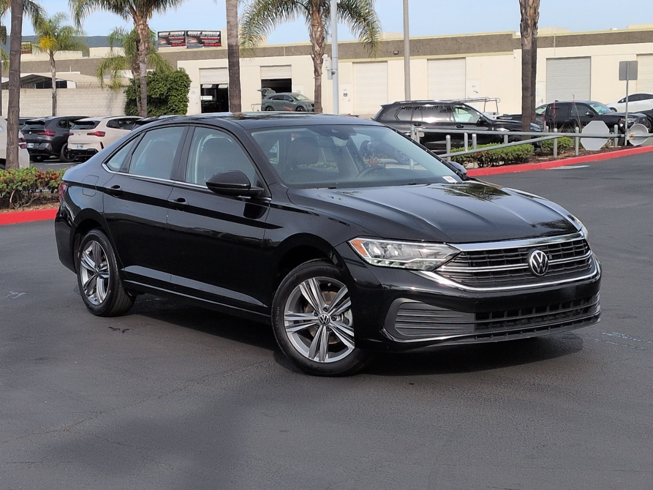 Used 2024 Volkswagen Jetta SE FWD image 2