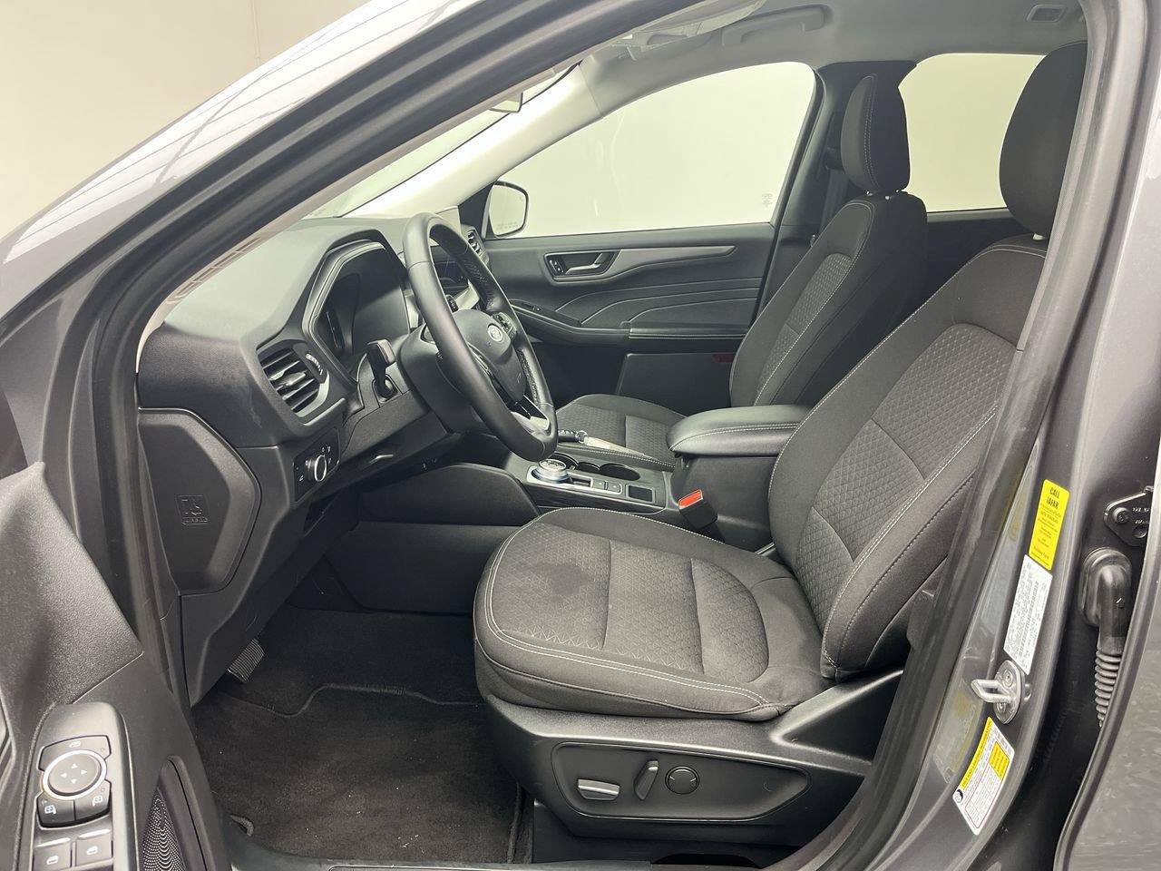 Used 2023 Ford Escape Active w/ Tech Pack #1 AWD/4WD image 3
