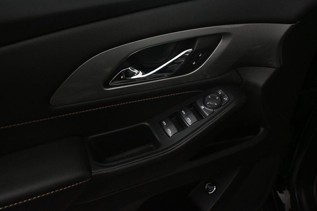 Used 2021 Chevrolet Traverse LT FWD image 8
