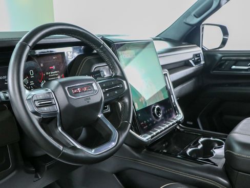 Used 2025 GMC Yukon Elevation w/ LPO, Elevation Black Package AWD/4WD image 27