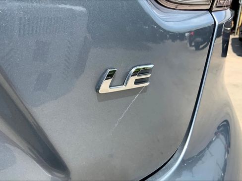 Used 2021 Toyota Corolla LE image 9