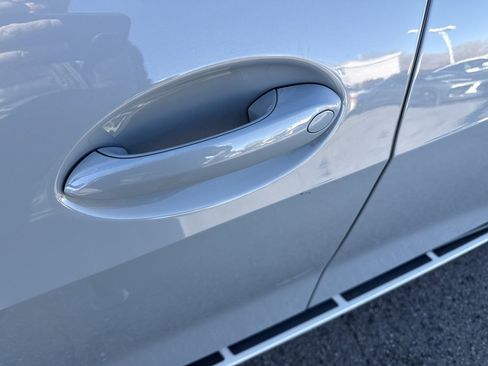 Used 2023 BMW X7 xDrive40i w/ M Sport Package image 9