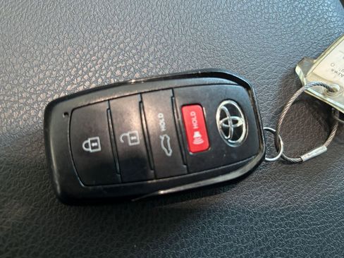 Used 2025 Toyota Camry LE image 28