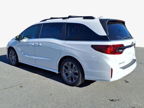 New 2026 Honda Odyssey Touring image 5
