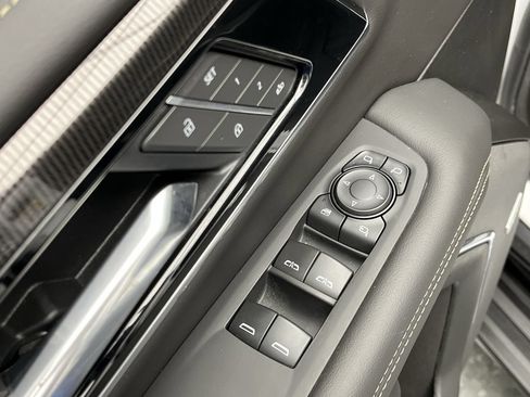 Certified 2025 GMC Yukon Elevation w/ LPO, Elevation Black Package AWD/4WD image 9