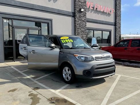 Used 2017 Kia Soul FWD image 25