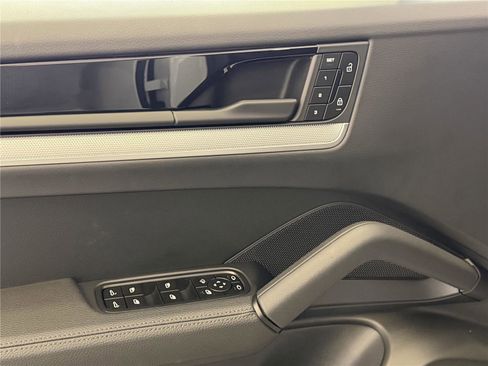 Certified 2024 Porsche Cayenne image 14