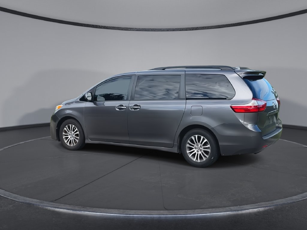 Used 2018 Toyota Sienna XLE w/ XLE Navigation Package FWD image 6
