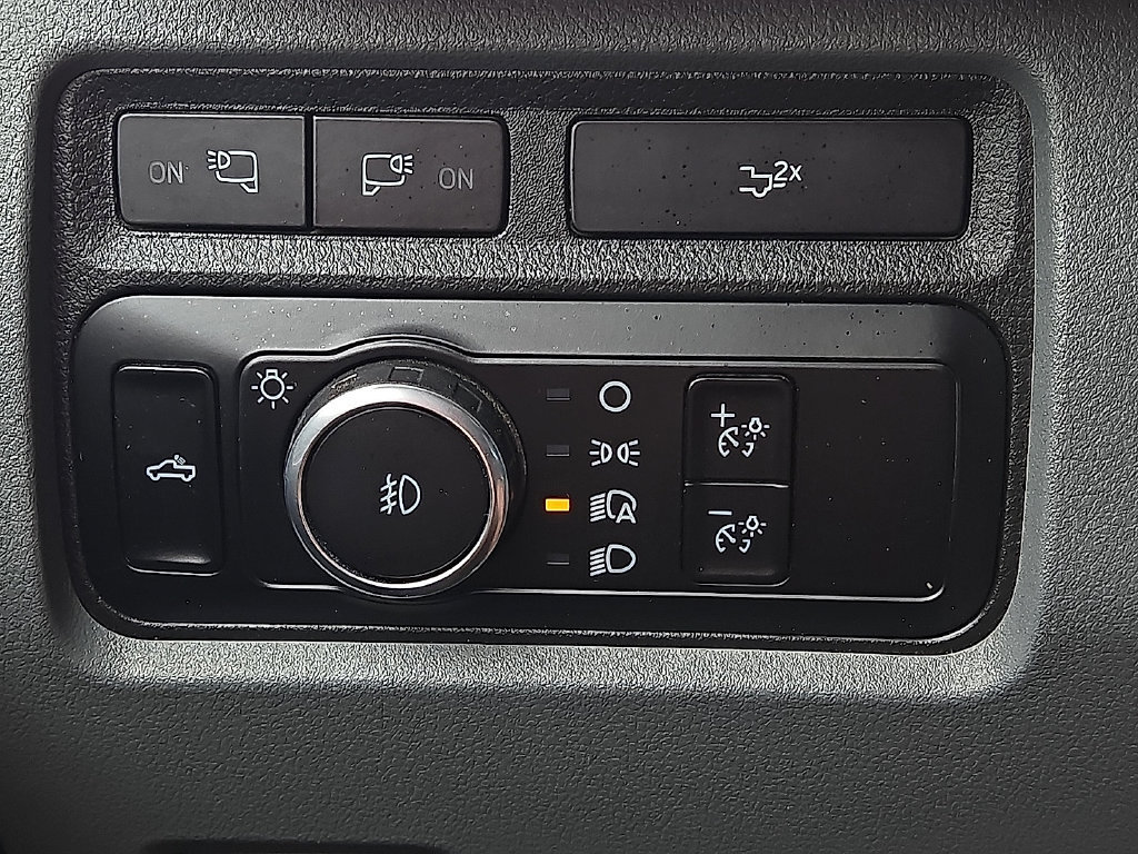 Used 2023 Ford F250 XLT w/ Black Appearance Package AWD/4WD image 17