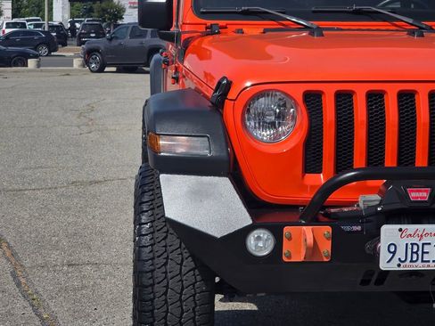 Used 2018 Jeep Wrangler Unlimited Sport S AWD/4WD image 3
