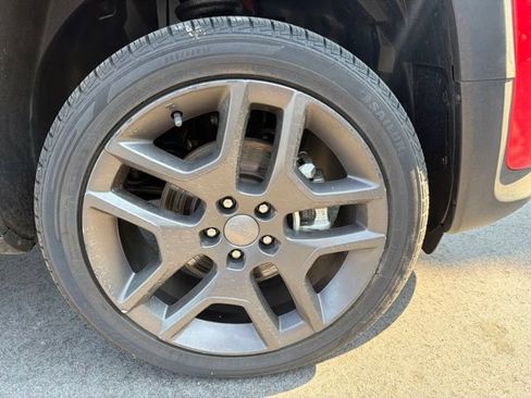 Used 2022 Jeep Renegade Latitude w/ Sun/Sound Group AWD/4WD image 9