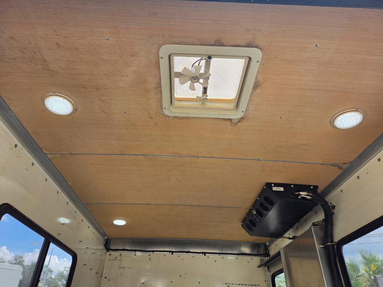 Used 2016 Chevrolet Express 3500 RWD image 14