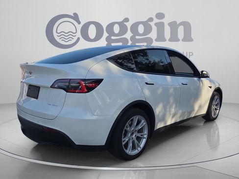 Used 2021 Tesla Model Y Long Range AWD/4WD image 5