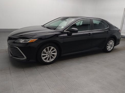 Used 2022 Toyota Camry LE FWD image 2
