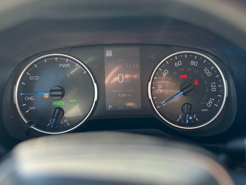 Used 2022 Toyota RAV4 XLE Premium image 14