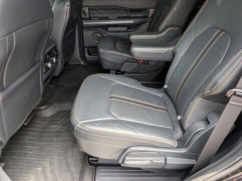 Used 2023 Ford Expedition Platinum AWD/4WD image 34