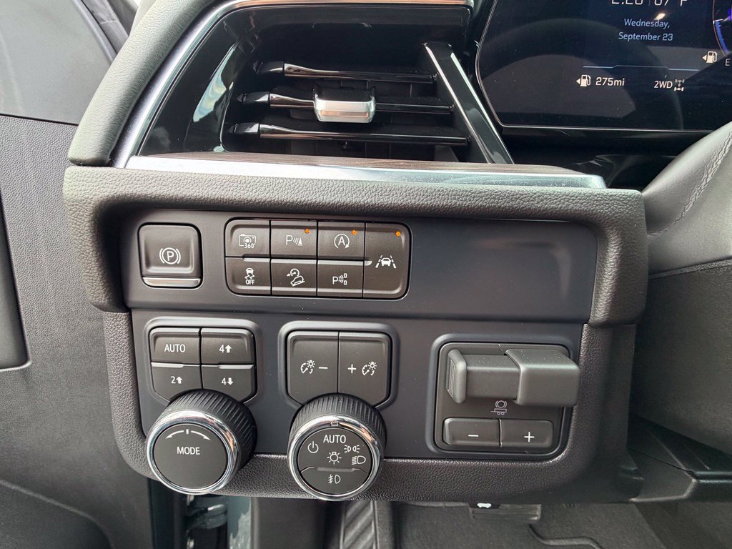 Used 2026 Chevrolet Suburban Z71 w/ Comfort Package AWD/4WD image 4