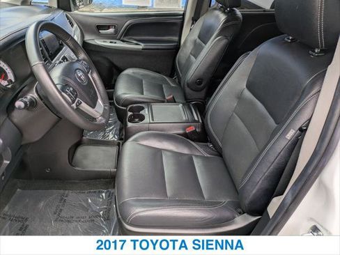 Used 2017 Toyota Sienna SE FWD image 20