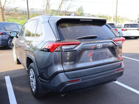 Used 2021 Toyota RAV4 LE image 7