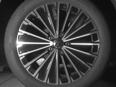 Used 2025 Volkswagen Taos SE image 15