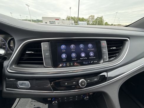 Used 2024 Buick Enclave Premium image 13