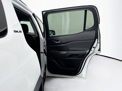 Used 2023 GMC Acadia SLE w/ Driver Convenience Package image 31