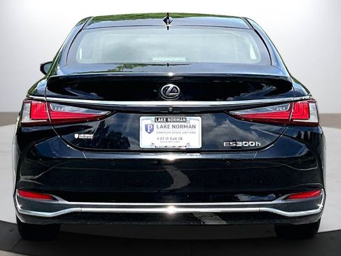 Used 2019 Lexus ES 300h w/ Accessory Package 2 FWD image 8
