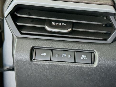 Used 2025 Nissan Altima 2.5 SV image 17