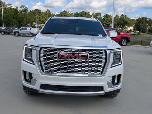 Used 2023 GMC Yukon XL Denali w/ Advanced Technology Package AWD/4WD image 8