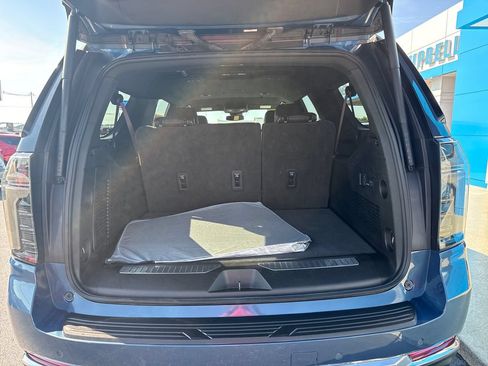 Used 2025 Chevrolet Suburban Premier AWD/4WD image 29
