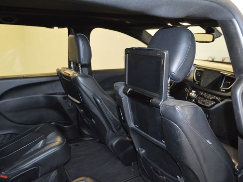 Used 2019 Chrysler Pacifica Touring-L Plus w/ S Appearance Package image 13