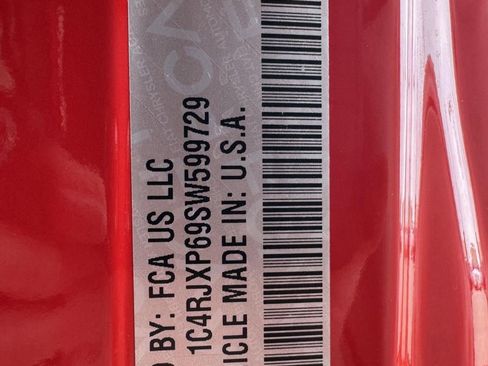 Used 2025 Jeep Wrangler Unlimited Sahara w/ Safety Group image 32