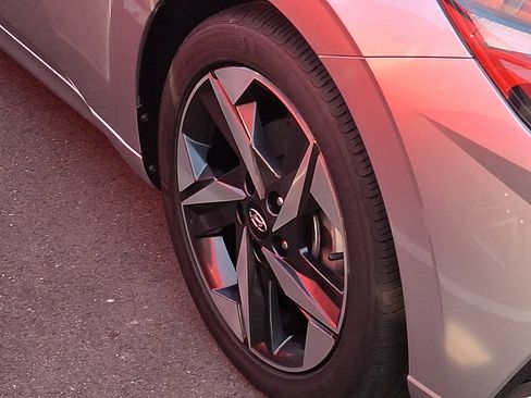 Used 2023 Hyundai Elantra SEL w/ Convenience Package image 10