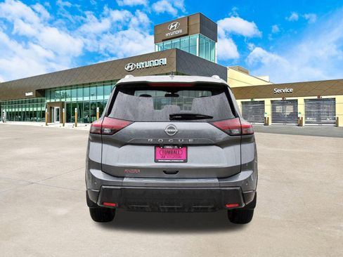 Used 2025 Nissan Rogue SV w/ SV Premium Package FWD image 7