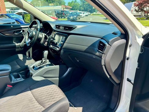 Used 2018 Nissan Rogue SV AWD/4WD image 13