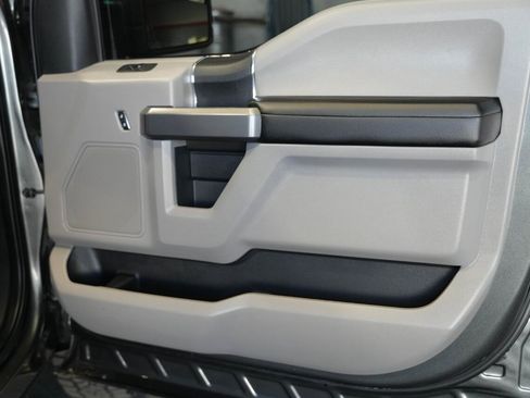 Used 2020 Ford F150 XLT image 29