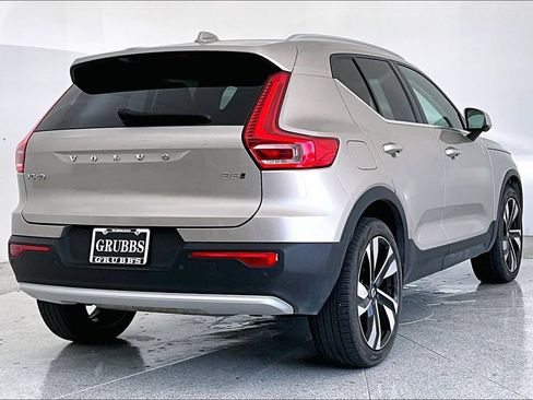 Certified 2023 Volvo XC40 B5 Plus AWD/4WD image 2