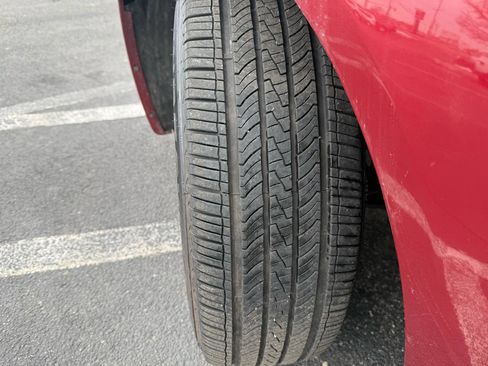 Used 2016 Chrysler Town & Country Touring image 27