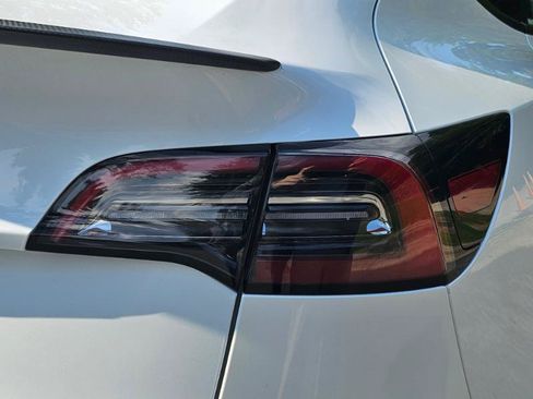 Used 2023 Tesla Model Y Performance AWD/4WD image 31