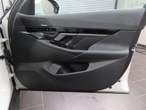 Used 2026 BMW 530i RWD image 12