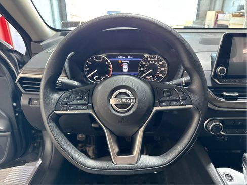Used 2024 Nissan Altima 2.5 SV FWD image 17