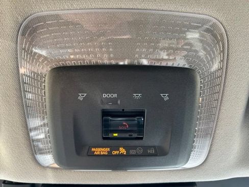 Used 2025 Toyota Prius Plug-In Hybrid FWD image 22