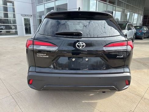 Used 2025 Toyota Corolla Cross XLE image 6